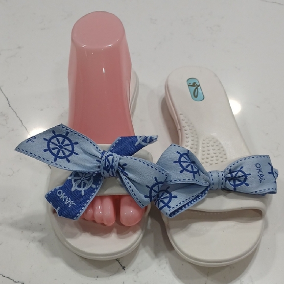 OKA b. White Sandals with Blue Bow Sz M/L might Fit 8-9 - Picture 2 of 8